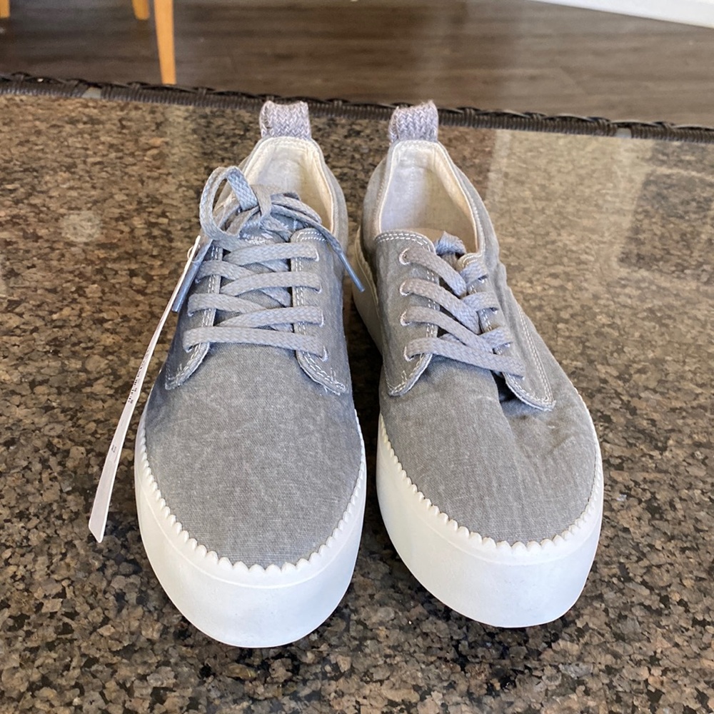 Roxy Shaka (Gray) women  lace up casual  shoes.